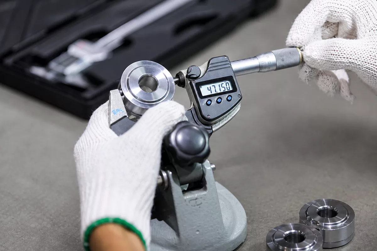 Dimensional inspection for machined metal parts