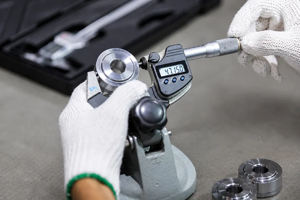 Dimensional inspection of a machined metal component